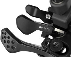 Dt-swiss L3 Doublestage Remote Lever 9 Dt-swiss L3 Doublestage Remote Lever -Cube Verkäufe DTSwiss Remote Levers L3 Clamp Product Detail 004 1920px
